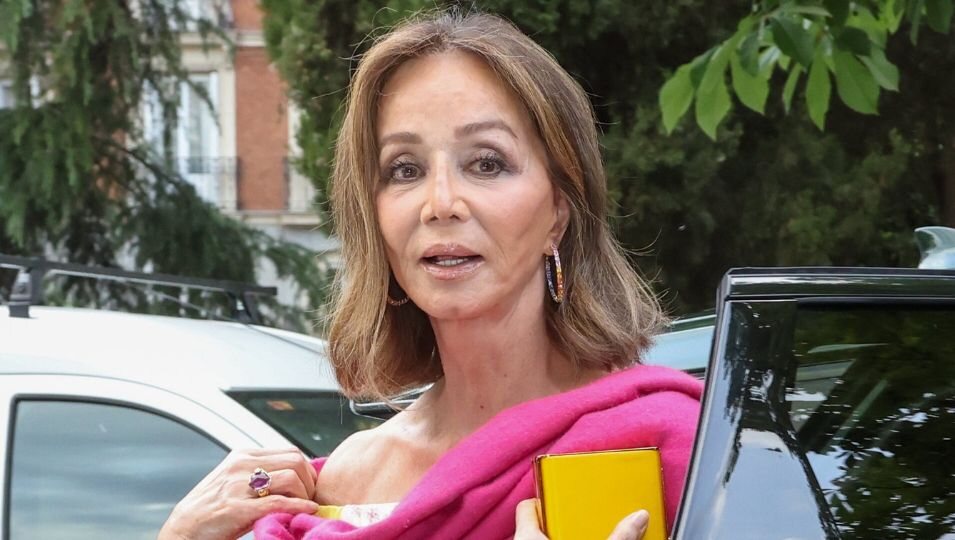 Isabel Preysler acudiendo a una boda de unos amigos