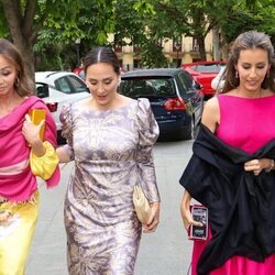 Isabel Preysler, Tamara Falcó y Ana Boyer acudiendo a la boda de unos amigos