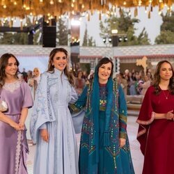 Rania de Jordania, Iman y Salma de Jordania y la madre de Rajwa Al Saif en la fiesta de henna de Rajwa de Jordania