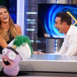 Enrique Ponce y Ana Soria divirtiéndose en 'El Hormiguero'