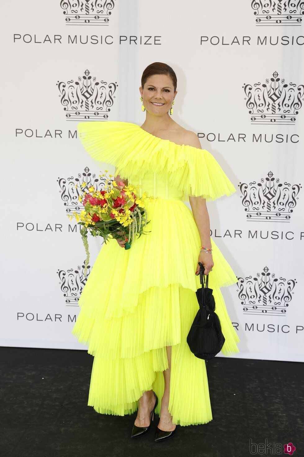 Victoria de Suecia con un vestido amarillo de H&M en los Premios Polar 2023