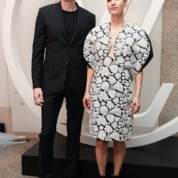 Jennifer Connelly y Paul Bettany en el desfile de Louis Vuitton en Isola Bella