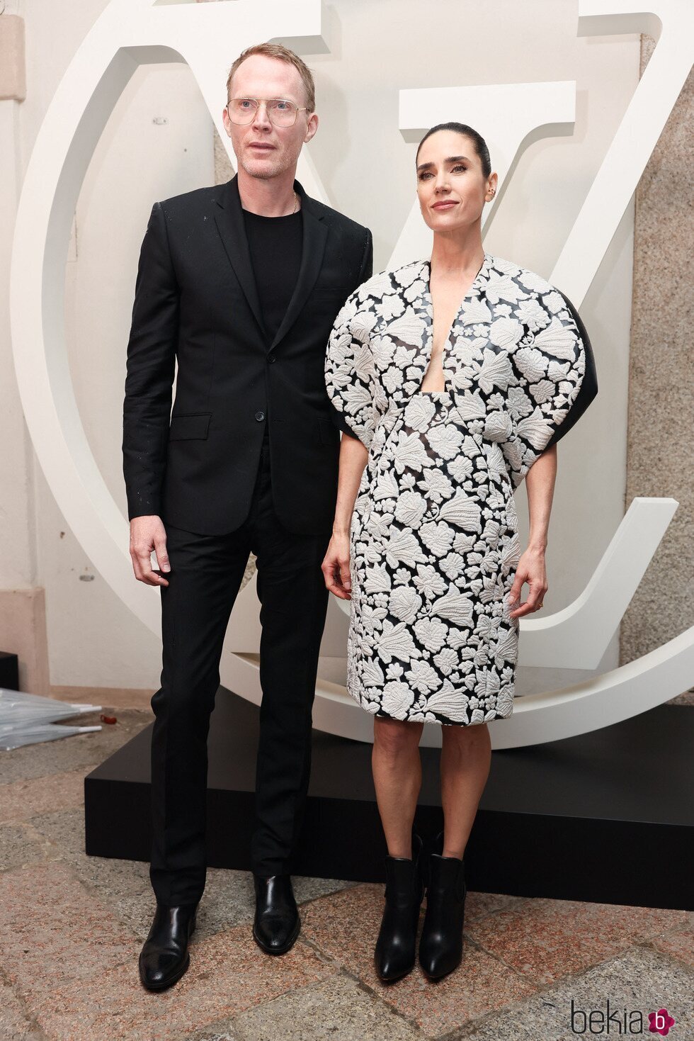 Jennifer Connelly y Paul Bettany en el desfile de Louis Vuitton en Isola Bella