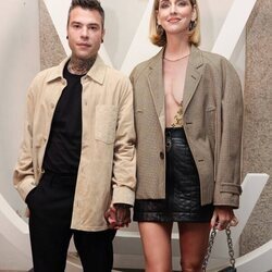 Fedez y Chiara Ferragni en el desfile de Louis Vuitton en Isola Bella