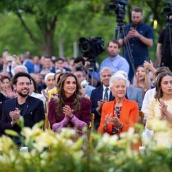 Hussein de Jordania, Rania de Jordania, Muna de Jordania e Iman de Jordania en la graduación de Hashem de Jordania