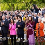 La madre, los hermanos y la abuela de Hashem de Jordania en su graduación