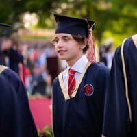 Hashem de Jordania con toga y birrete en su graduación