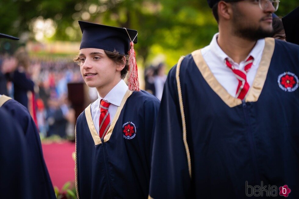 Hashem de Jordania con toga y birrete en su graduación