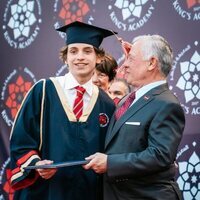 Hashem de Jordania con su padre en su graduación