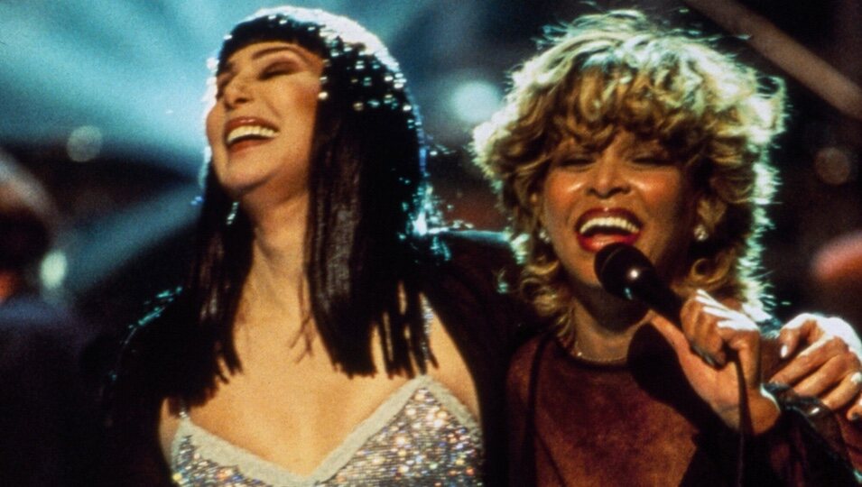 Tina Turner y Cher cantando juntas en 1999