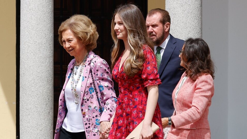 La Princesa Leonor y sus abuelos en la Confirmación de la Infanta Sofía