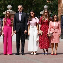 La Infanta Sofía con sus padres, su hermana y sus abuelos en la Confirmación de la Infanta Sofía