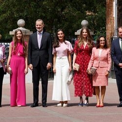 Los Reyes Felipe y Letizia, Leonor y Sofía, la Reina Sofía, Jesús Ortiz y Paloma Rocasolano en la Confirmación de la Infanta Sofía