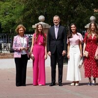 Los Reyes Felipe y Letizia, Leonor y Sofía, la Reina Sofía, Jesús Ortiz y Paloma Rocasolano en la Confirmación de la Infanta Sofía