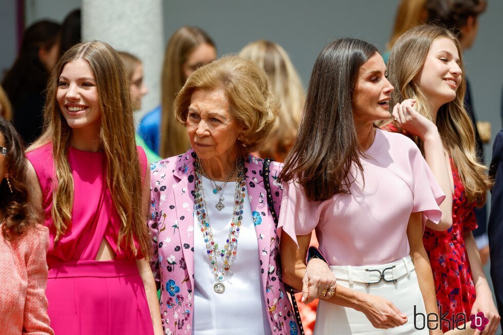 La Infanta Sofía, la Reina Sofía, la Reina Letizia y la Princesa Leonor en la Confirmación de la Infanta Sofía