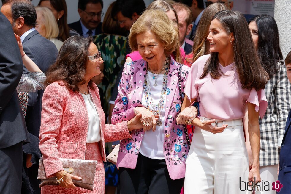 Paloma Rocasolano, la Reina Sofía y la Reina Letizia, muy cómplices en la Confirmación de la Infanta Sofía