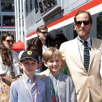 Andrea Casiraghi, Sasha Casiraghi y Raphaël Elmaleh en el Gran Premio de Mónaco 2023