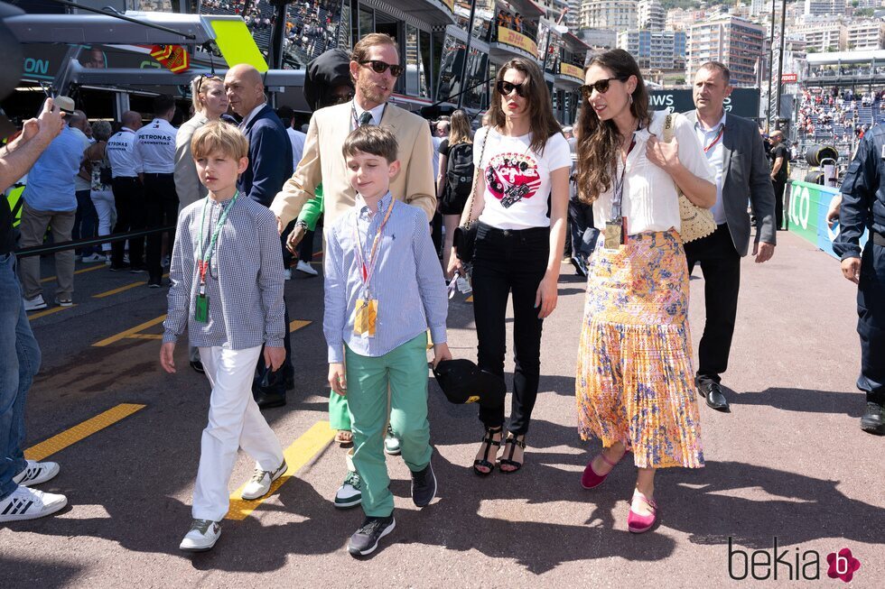 Andrea Casiraghi, Carlota Casiraghi, Tatiana Santo Domingo, Sasha Casiraghi y Raphaël Elmaleh en el Gran Premio de Mónaco 2023