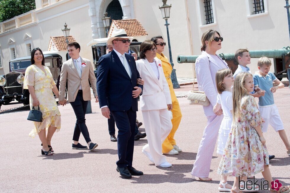 Alberto de Mónaco y sus hijos y Estefanía de Mónaco y sus hijos en el centenario de Rainiero de Mónaco