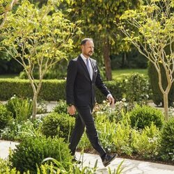 Haakon de Noruega a su llegada a la boda de Hussein y Rajwa de Jordania