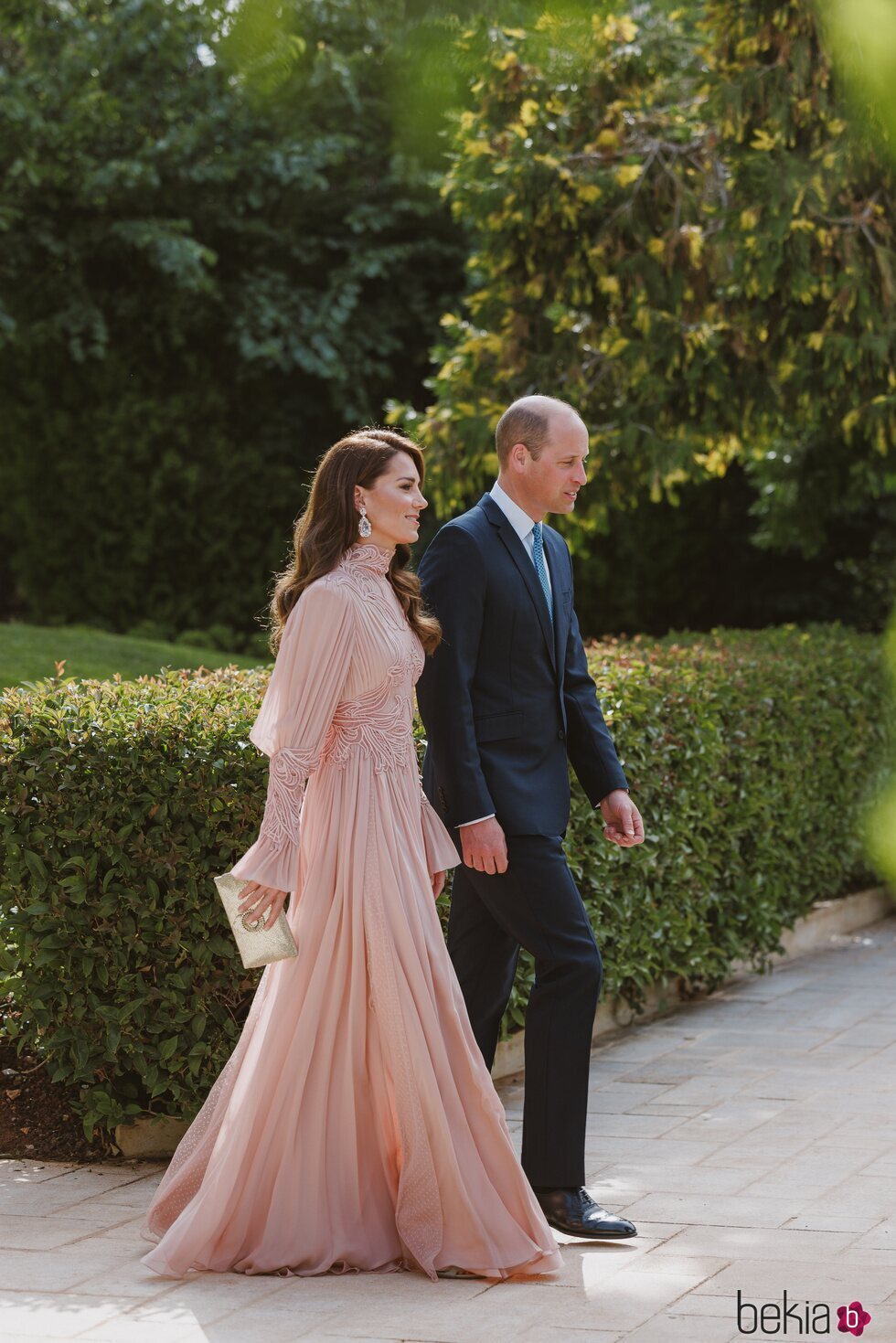 Los Príncipes de Gales en la boda de Hussein y Rajwa de Jordania