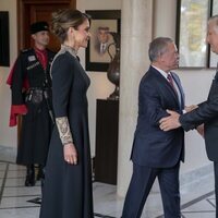 Felipe de Bélgica y Elisabeth de Bélgica y Abdalá y Rania de Jordania en la boda de Hussein y Rajwa de Jordania