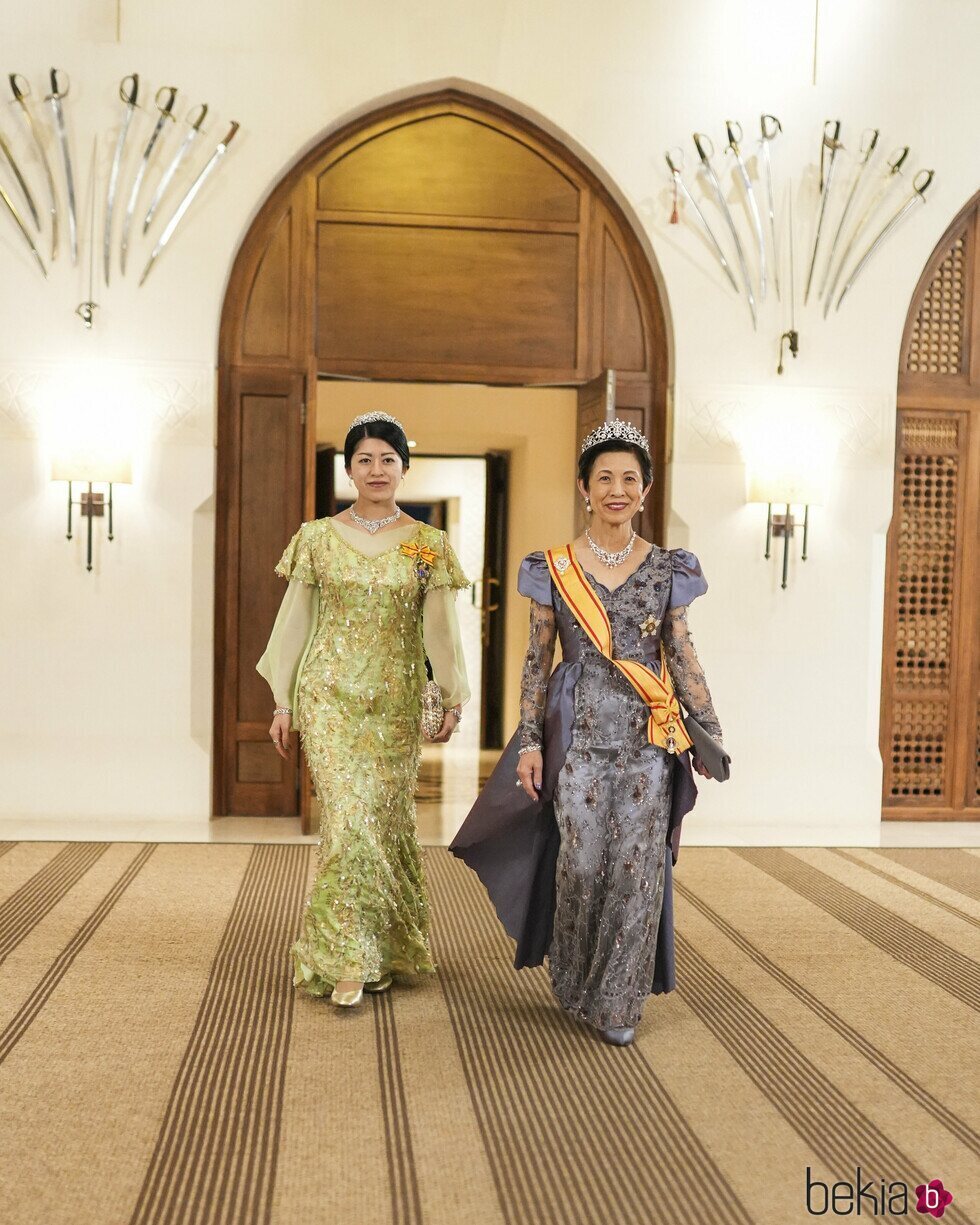 Hisako Takamado de Japón y Tsuguko de Japón en la recepción por la boda de Hussein y Rajwa de Jordania