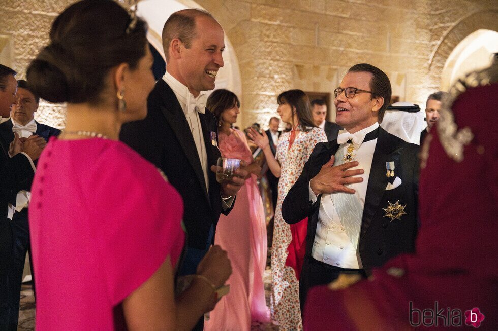 El Príncipe Guillermo y Victoria y Daniel de Suecia en la recepción por la boda de Hussein y Rajwa de Jordania