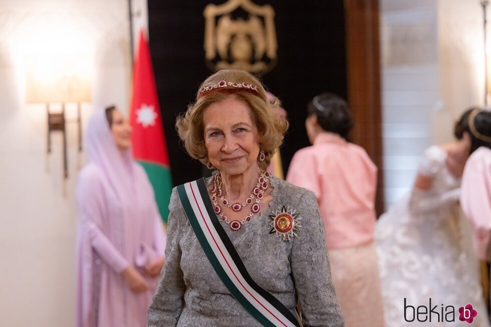 La Reina Sofía con la tiara Niarchos en la recepción por la boda de Hussein y Rajwa de Jordania