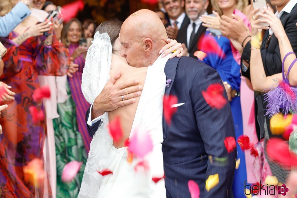 La foto más tierna de Kiko Matamoros abrazando a Marta López Álamo tras su boda