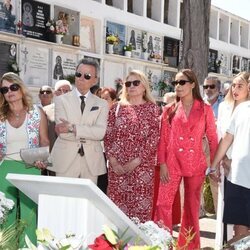 La familia de Rocío Jurado le rinde homenaje en el 17 aniversario de su muerte