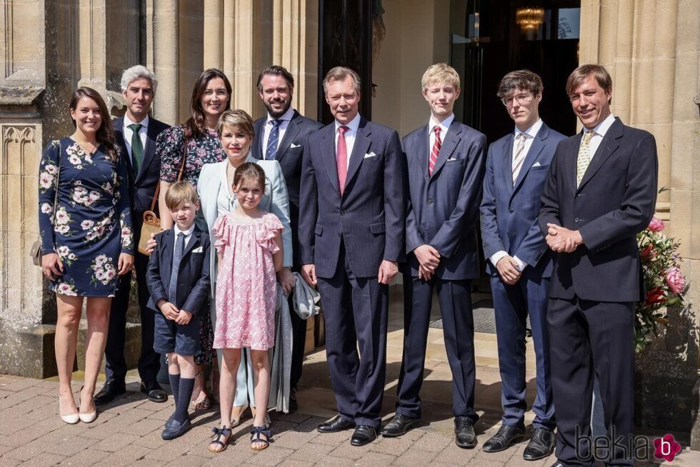 Los Grandes Duques de Luxemburgo con varios de sus hijos y nietos en el bautizo de François de Luxemburgo