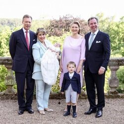 Enrique y María Teresa de Luxemburgo, Guillermo y Stéphanie de Luxemburgo y Charles y François de Luxemburgo en el bautizo de François de Luxemburgo