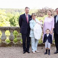 Enrique y María Teresa de Luxemburgo, Guillermo y Stéphanie de Luxemburgo y Charles y François de Luxemburgo en el bautizo de François de Luxemburgo