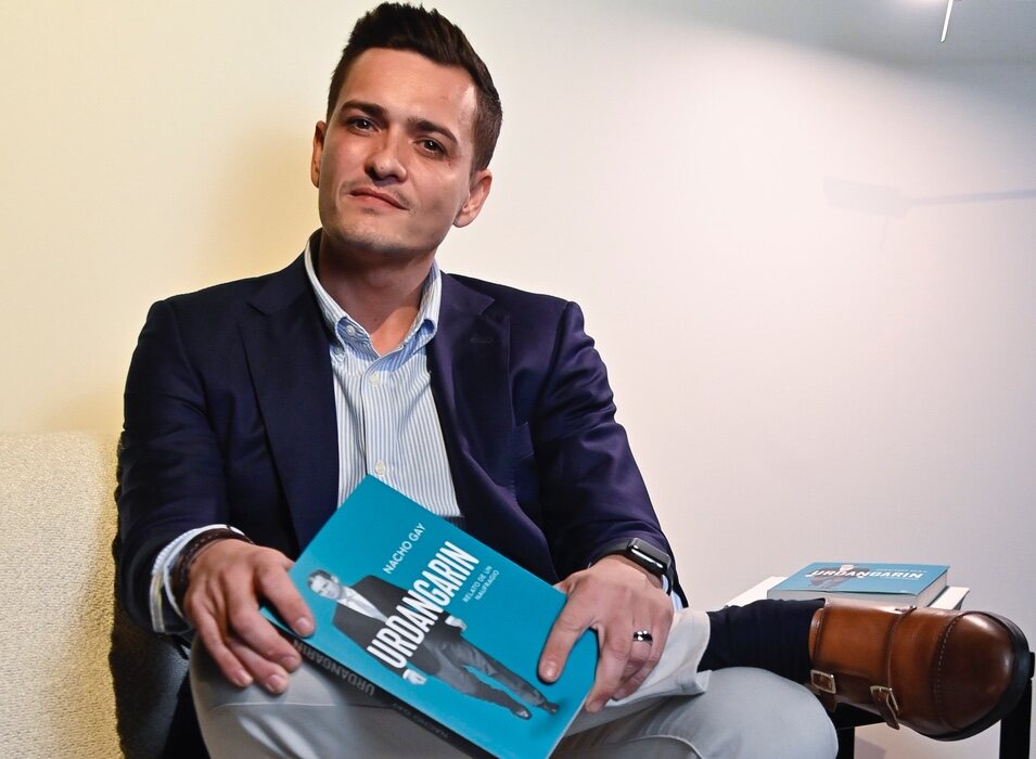 Nacho Gay con su libro 'Urdangarin. Relato de un naufragio'