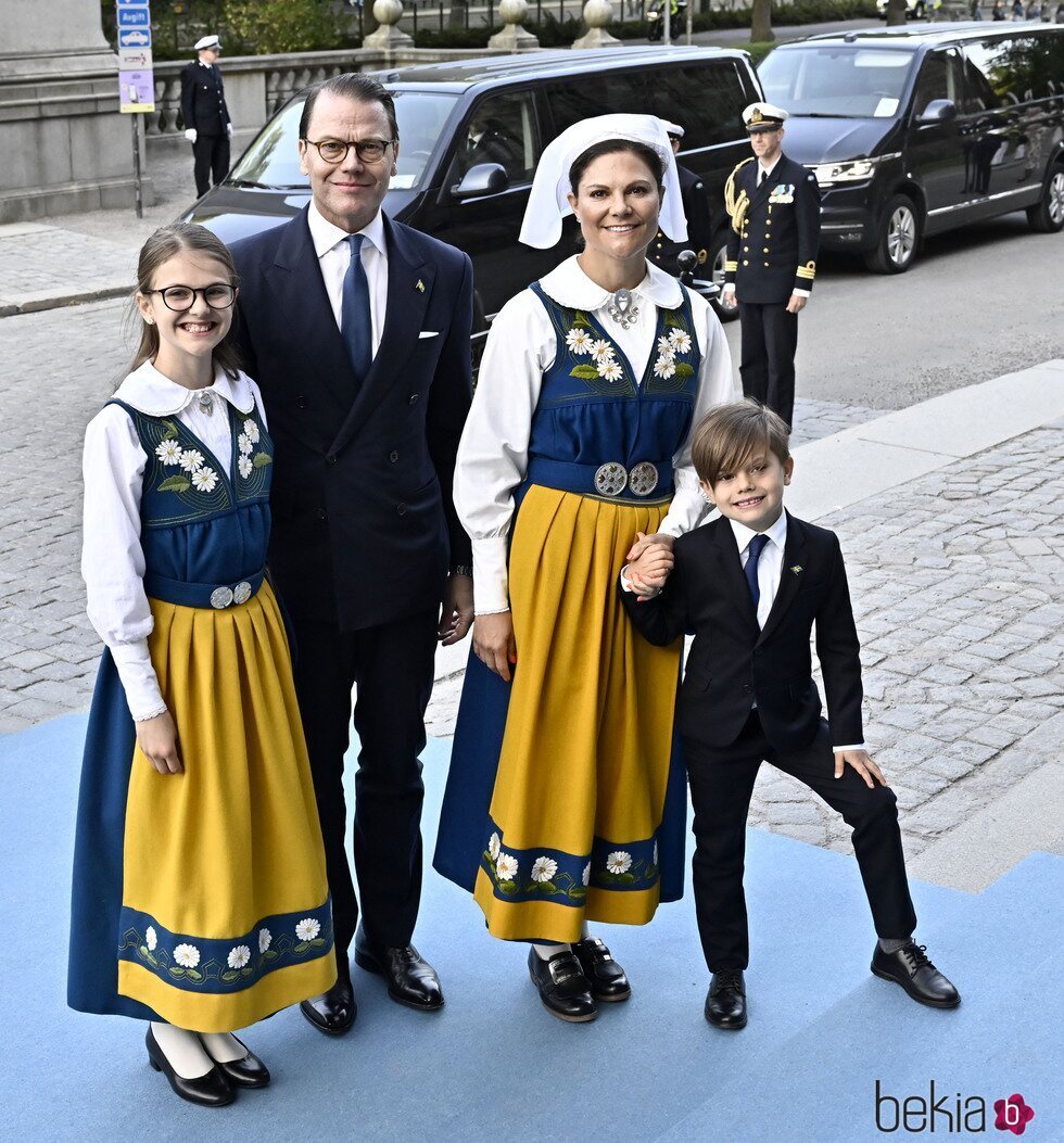 Victoria y Daniel de Suecia, Estelle y Oscar de Suecia en el Día Nacional de Suecia 2023