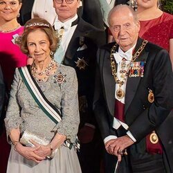 Foto oficial de los Reyes Juan Carlos y Sofía en la boda de Hussein y Rajwa de Jordania