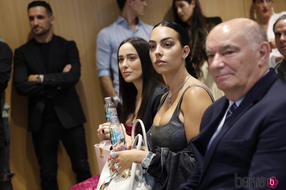 Georgina Rodríguez apoya junto a su hermana Ivana a Cristiano Ronaldo en un evento en Madrid