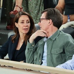 Joaquín y Marie de Dinamarca viendo un partido de tenis en Roland Garros 2023