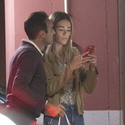 Enrique Ponce y Ana Soria dando una vuelta