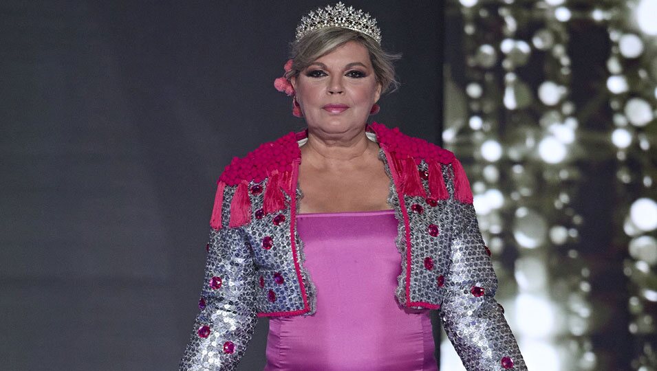 Terelu Campos vestida de la Infanta Elena en la 'Sálvame Fashion Week 2023'