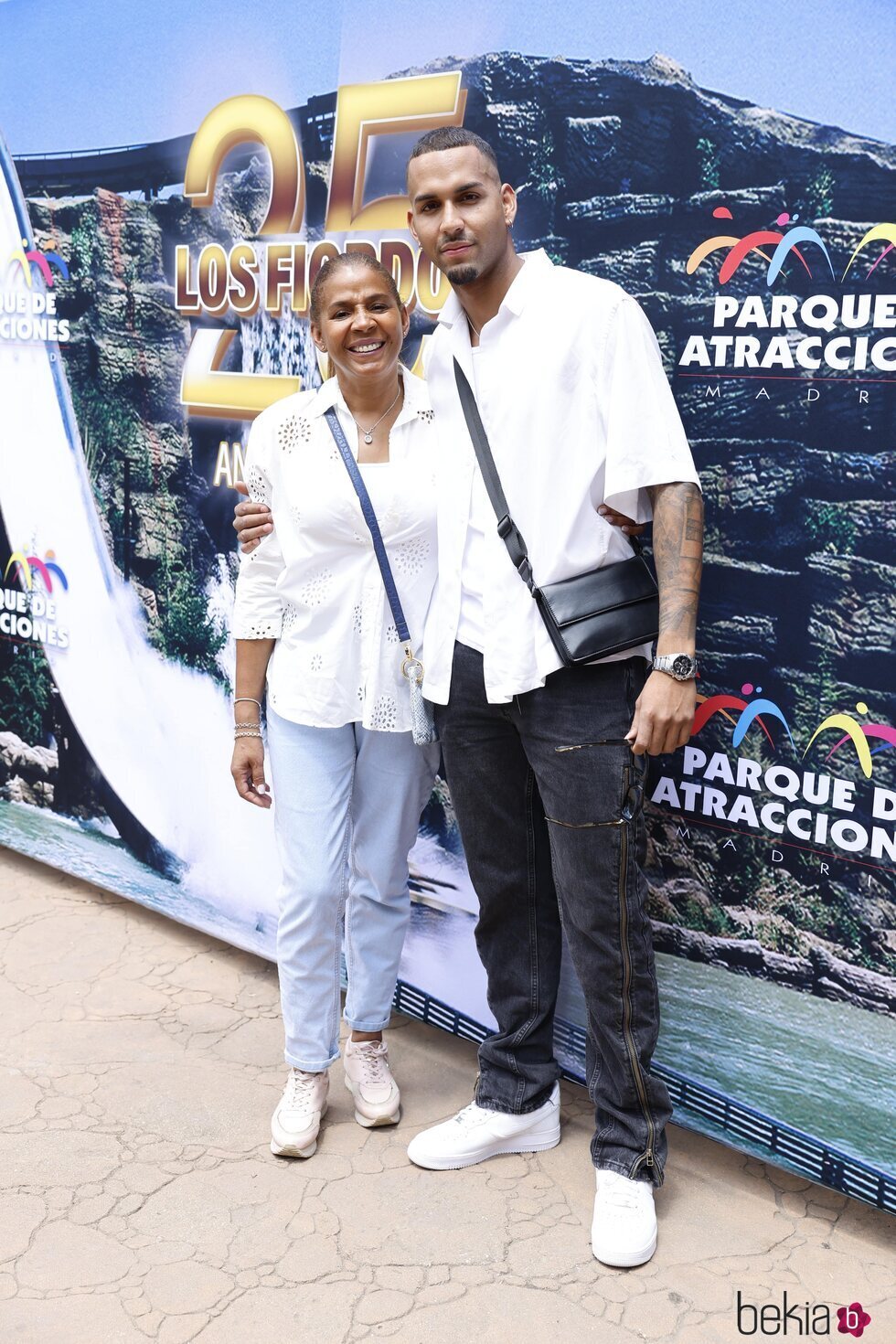 Yulen Pereira y Arelys Ramos en un evento en el Parque de Atracciones de Madrid