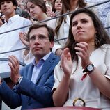 José Luis Martínez-Almeida acude con Teresa Urquijo y Moreno al homenaje de Yiyo en Las Ventas