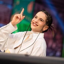 Rosalía, sonriente en el plató de 'El Hormiguero'