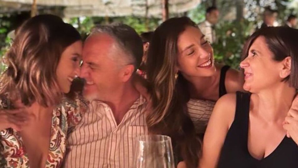 María Pedraza con sus padres y su hermana Celia