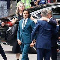 El Rey Felipe VI y Guillermo Alejandro de Holanda se saludan en presencia de Rob Jetten