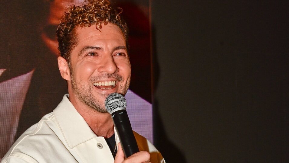 David Bisbal hablando durante la presentación de su gira 'Me siento vivo'