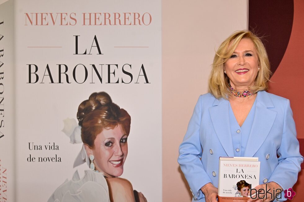 Nieves Herrero en la presentación de su novela 'La Baronesa'