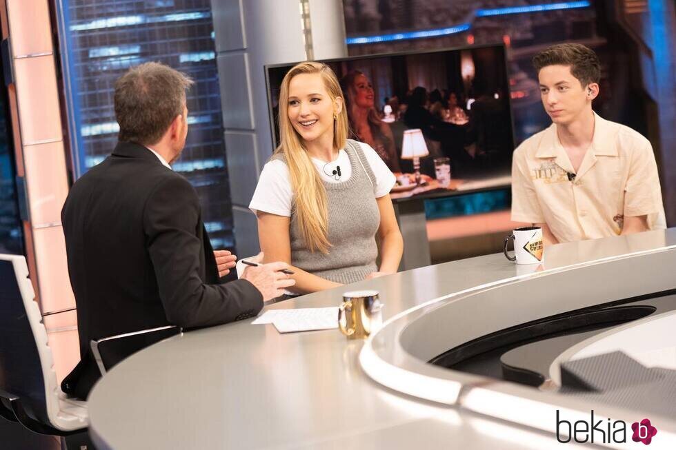 jennifer Lawrence y Andrew Barth Feldman en 'El Hormiguero'