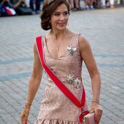 Mary de Dinamarca con su tiara personal en la cena a los Reyes de Noruega en Amalienborg